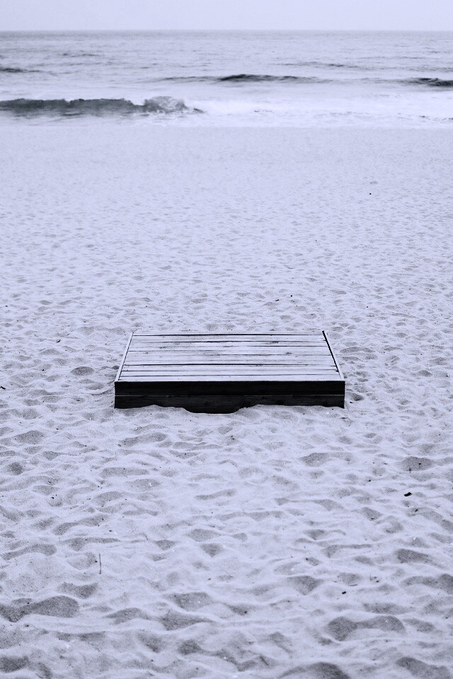 Ящик на пляже обои