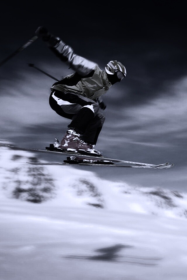 Лыжник в прыжке обои