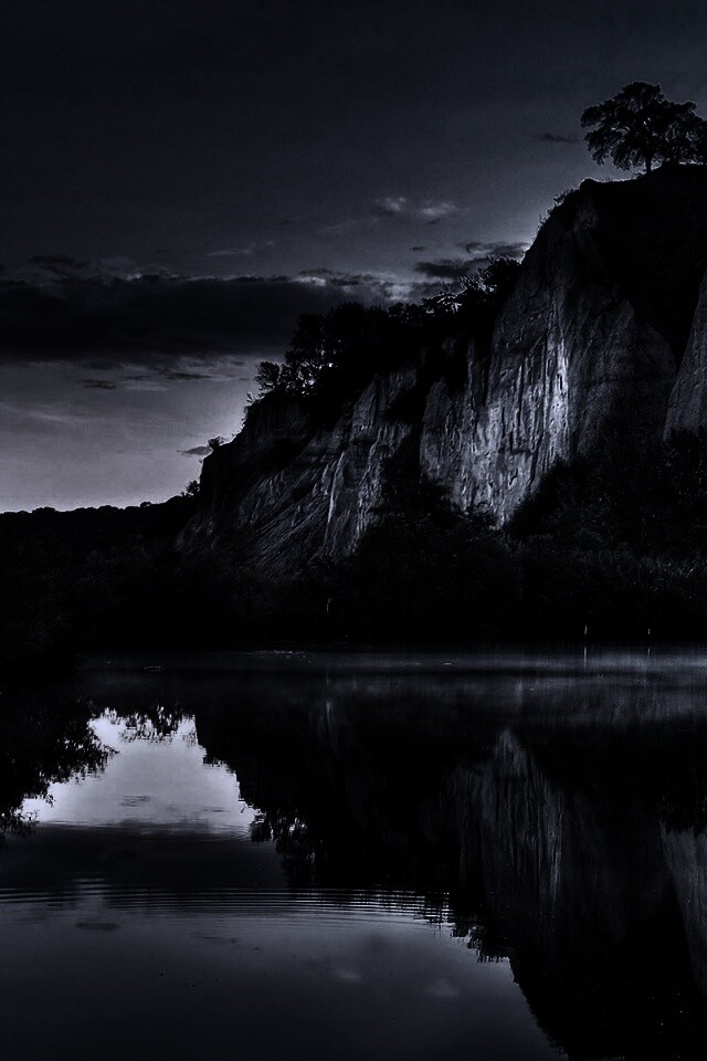 Скалы над озером обои