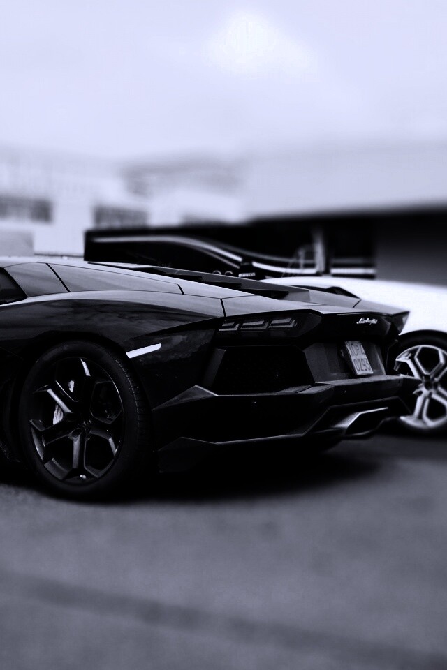 Ламборджини ревентон на парковке обои