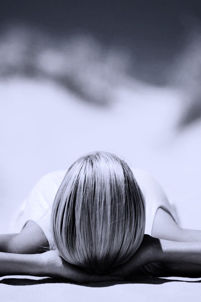 Девушка на солнце обои