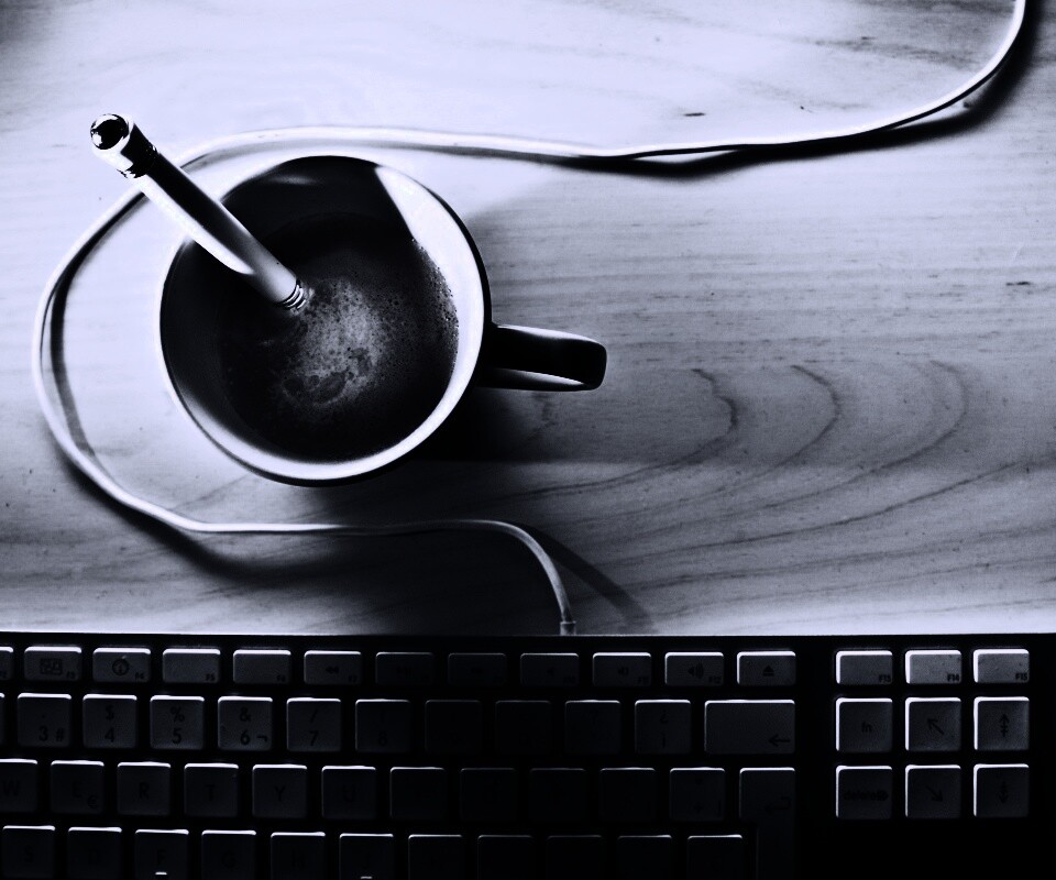 Ручка в кофе обои