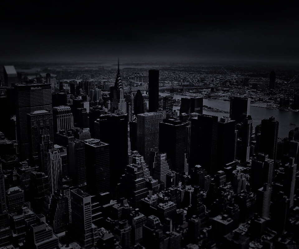 Темное небо над городом обои