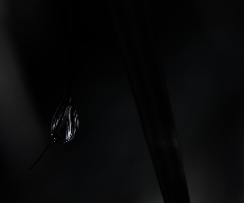 Стекающая капля обои