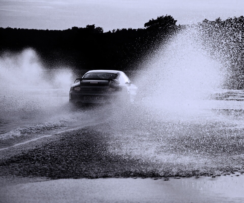 Брызги из под колес обои