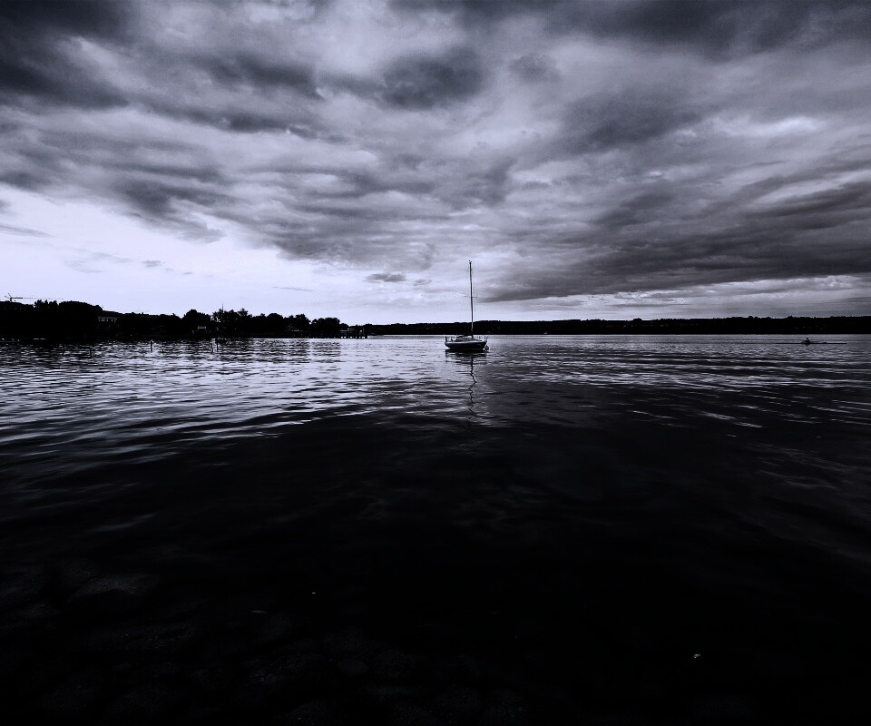 Яхта на озере обои