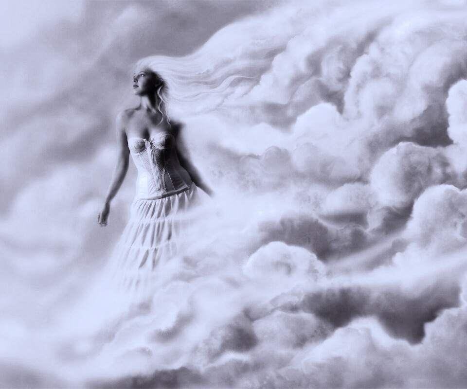 Девушка на облаках обои