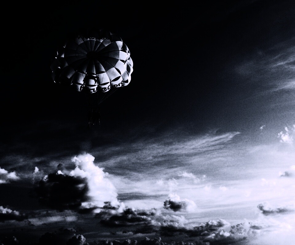 Трое парашютистов обои