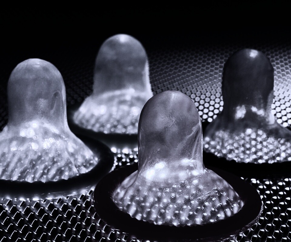 Разноцветные презервативы обои