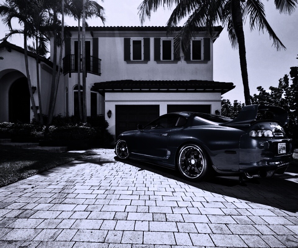 Синее авто у коттеджа обои