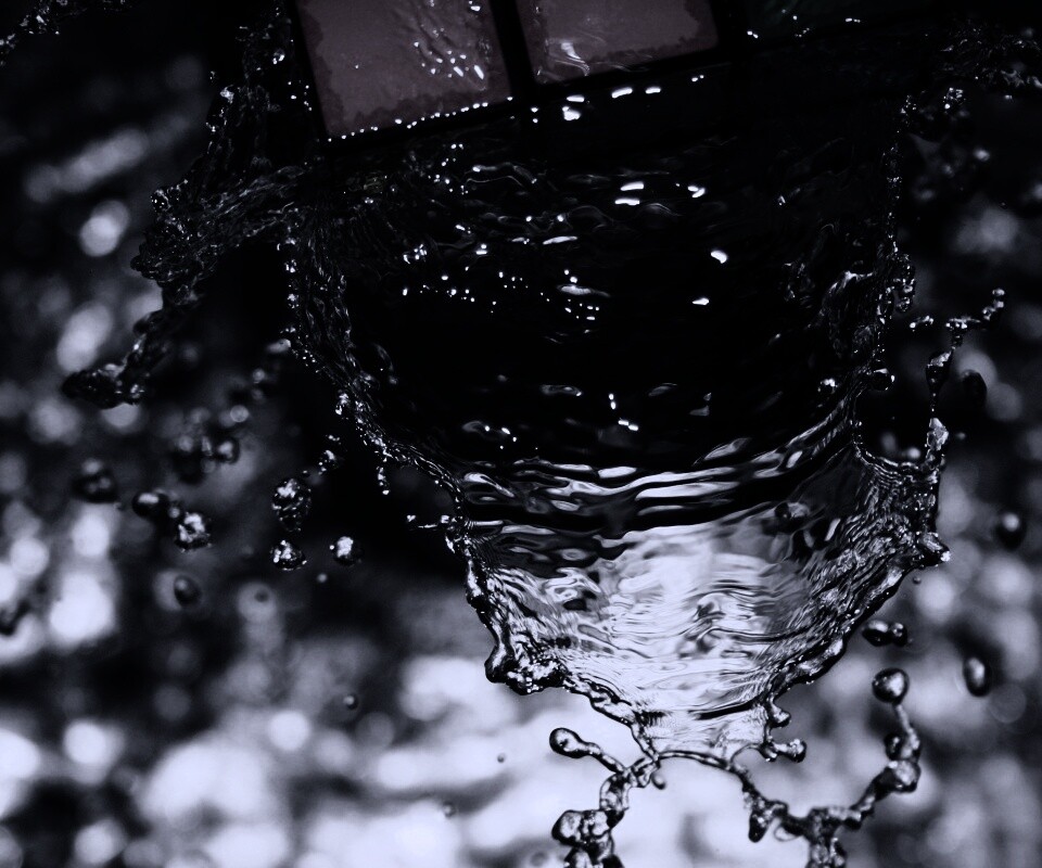 Кубик рубика в воде обои