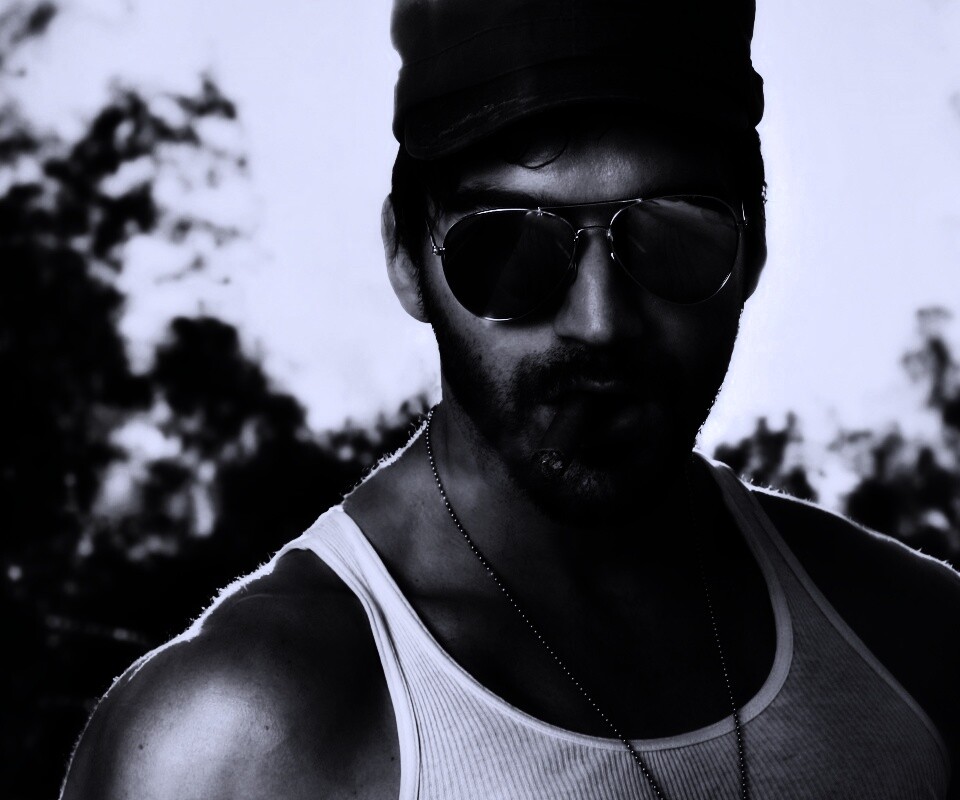 Суровый парень с сигарой обои