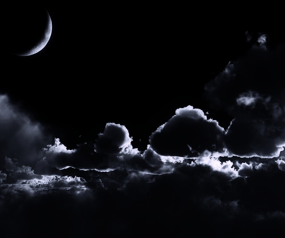 Облака и луна в ночном небе обои