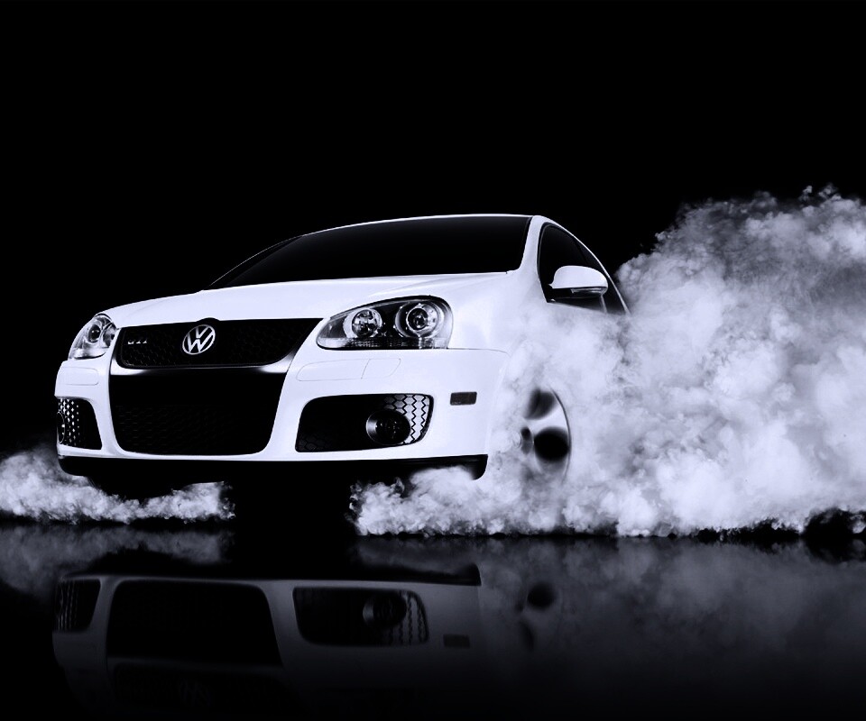 Буксующий белый Фольц обои