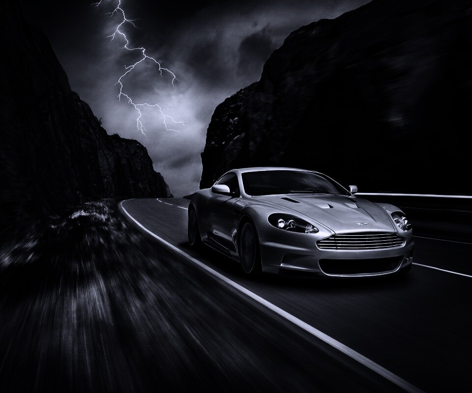 Астон мартин на горной дороге обои