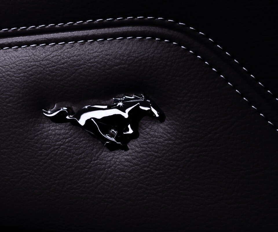 Кожаный салон Форда Мустанг обои