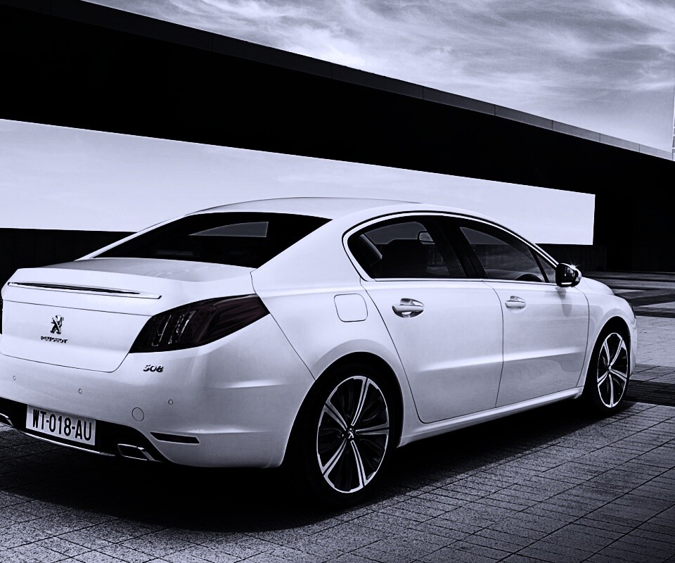 Пежо 308 на стоянке обои