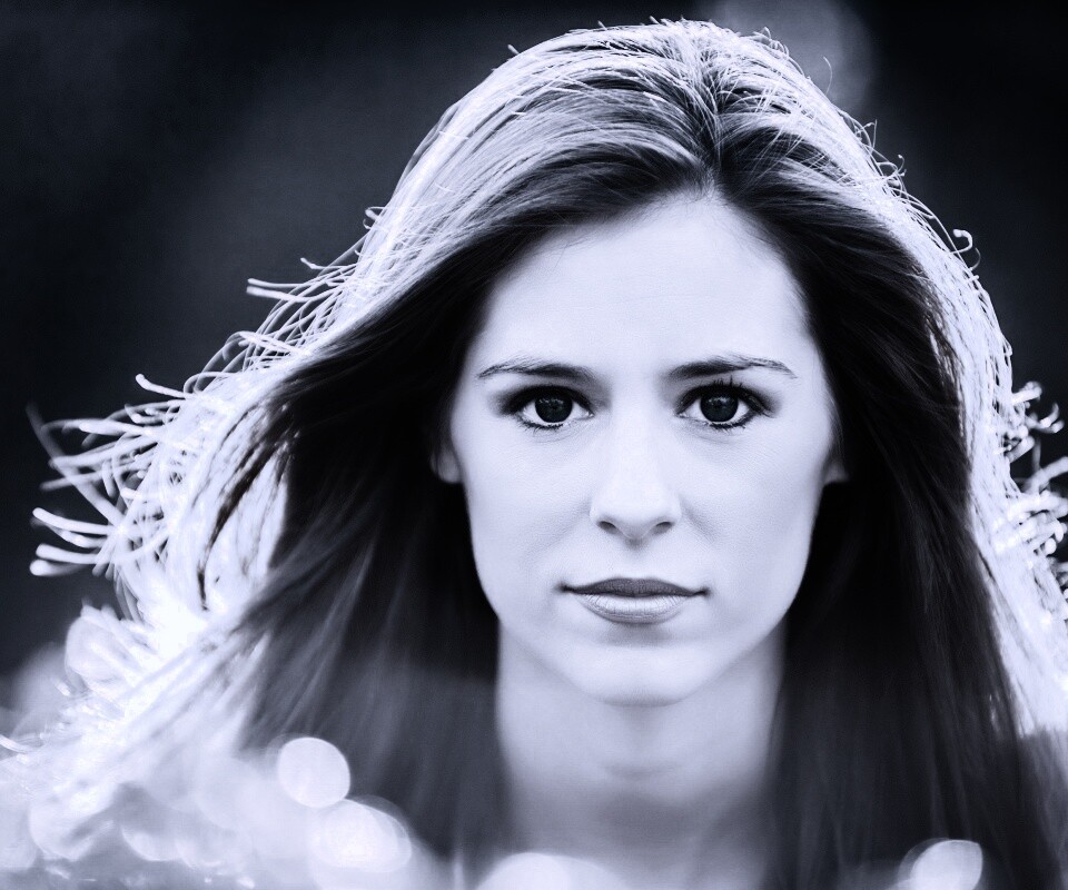 Девушка с голубыми глазами обои