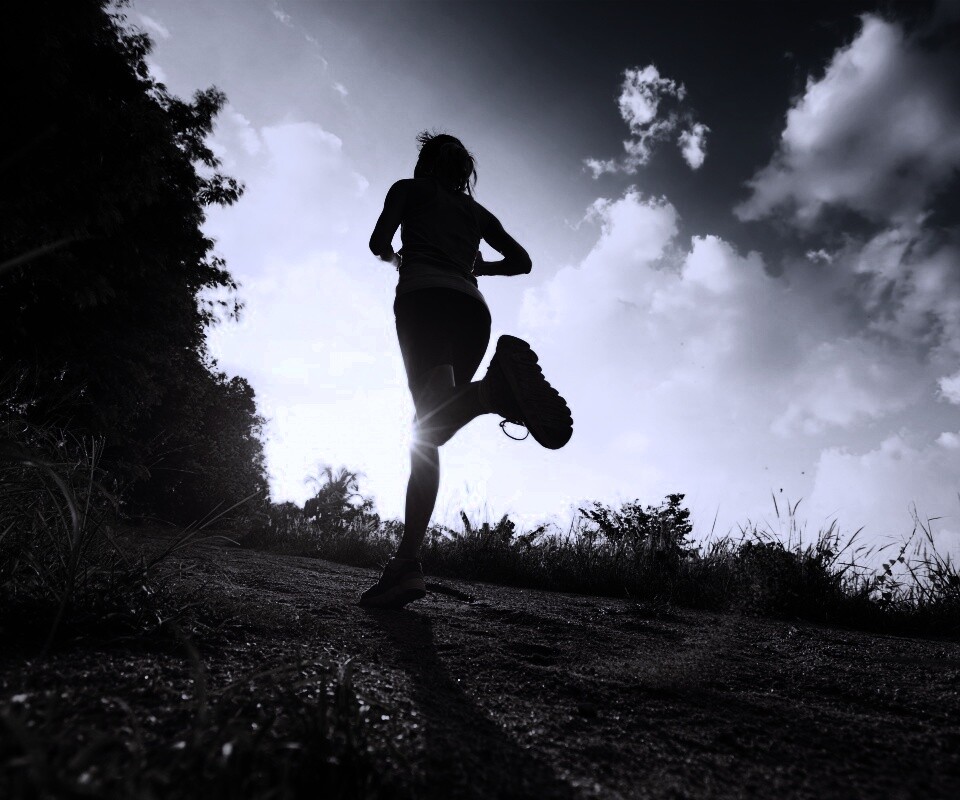 Девушка на пробежке обои