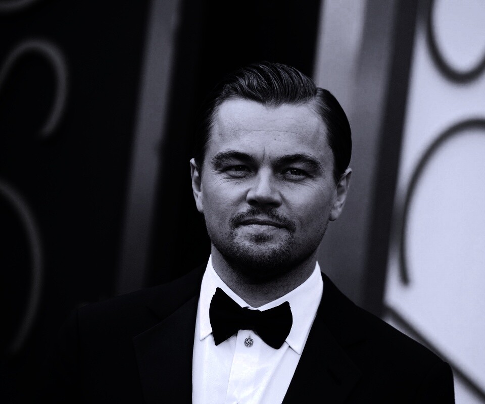 Леонардо Дикаприо в костюме обои