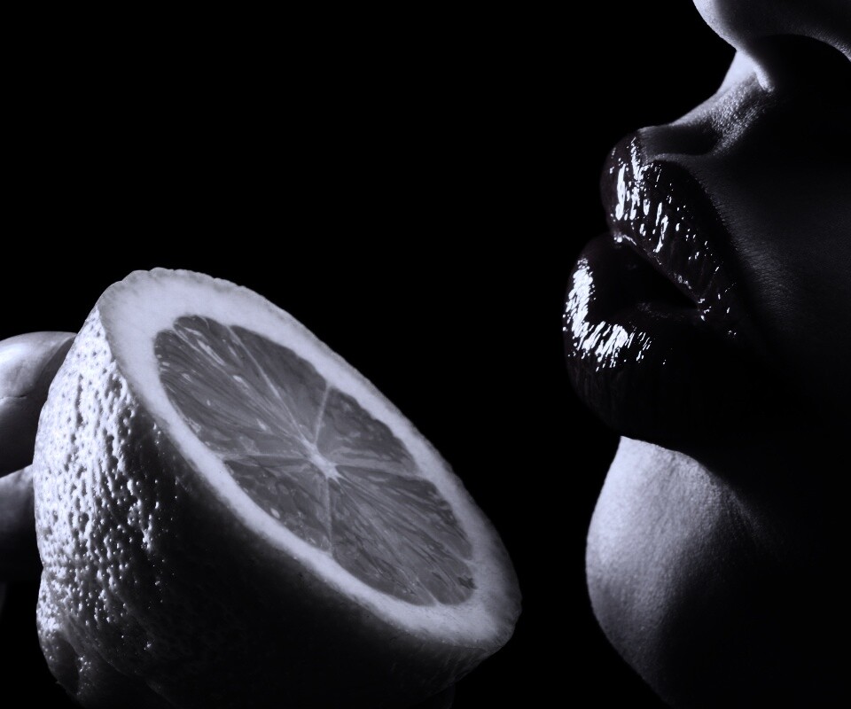 Лимон и губы обои