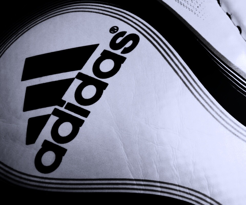 Мяч с логотипом Adidas обои