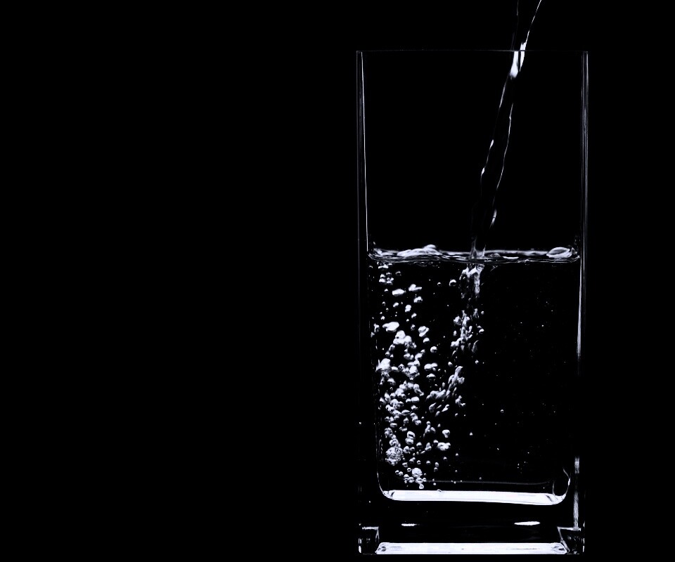Вода в стакане обои