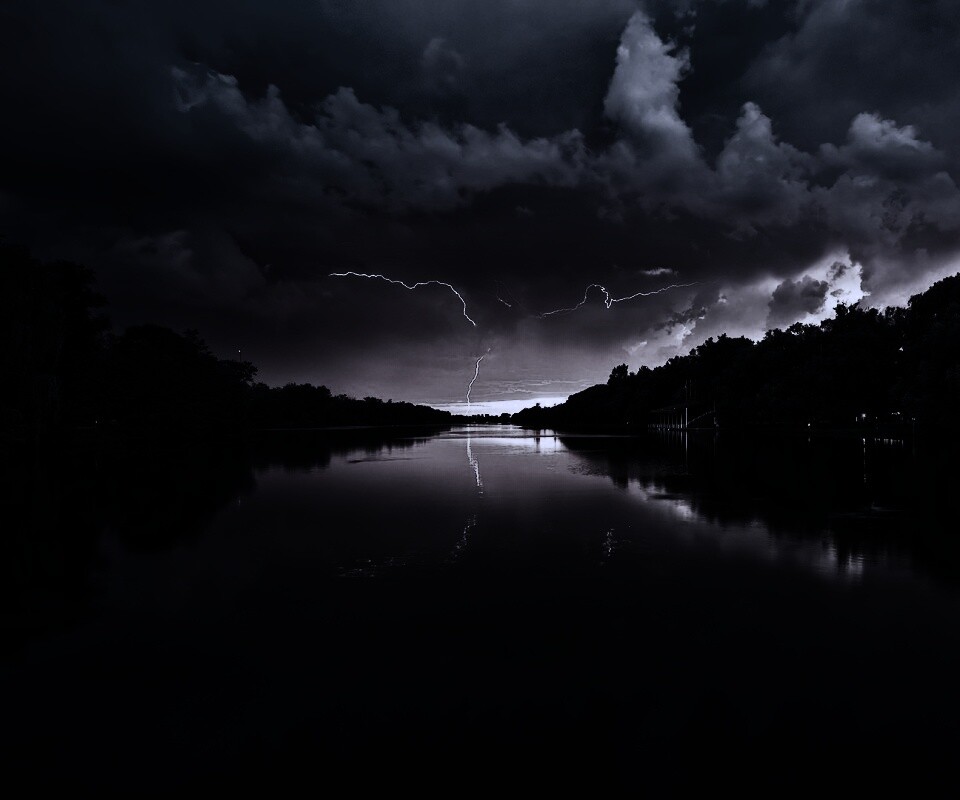 Молнии на фоне заката, стандартные обои mac обои