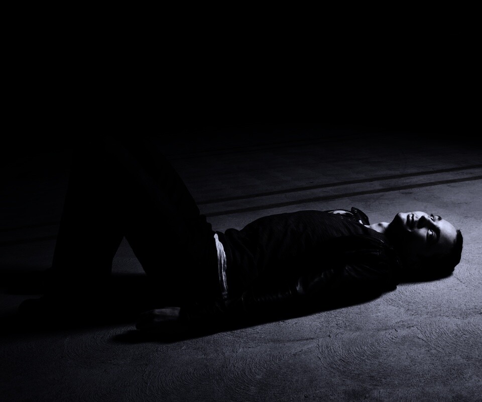 Джим Парсонс на полу обои