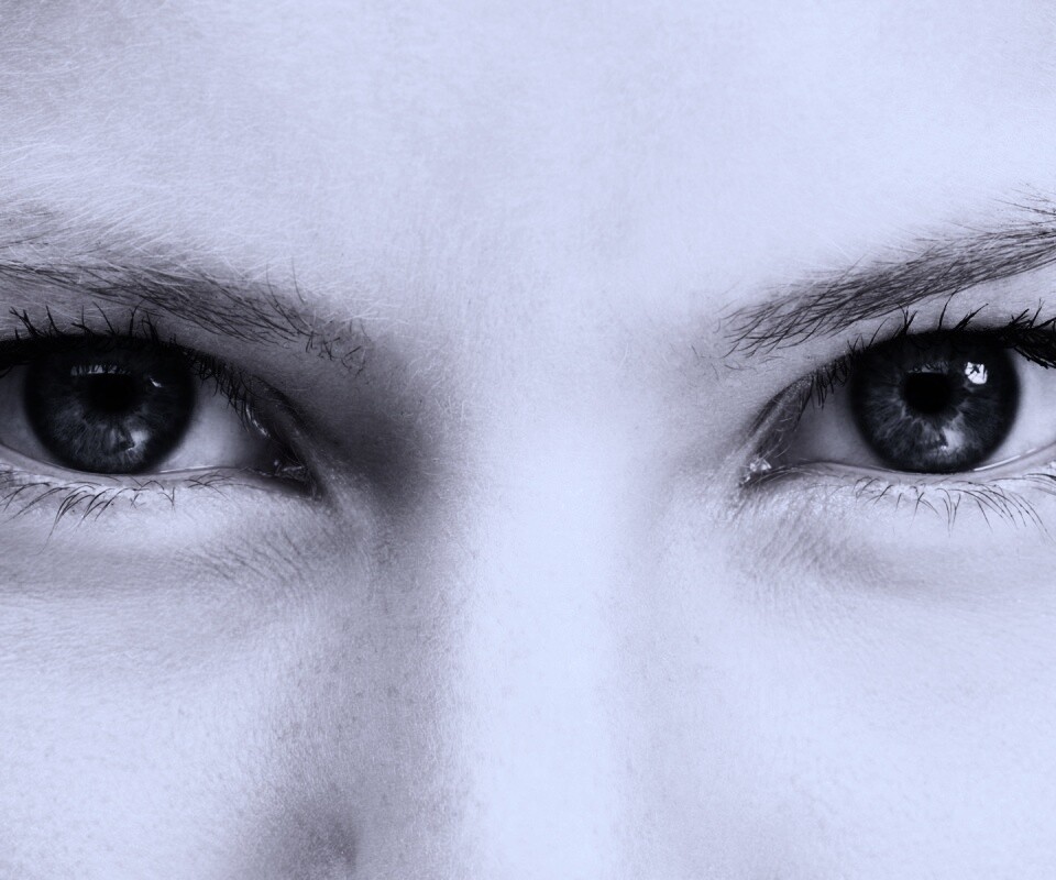 Она смотрит на тебя обои