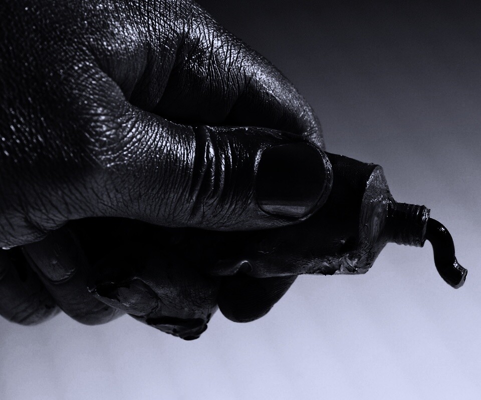 Чёрная краска обои