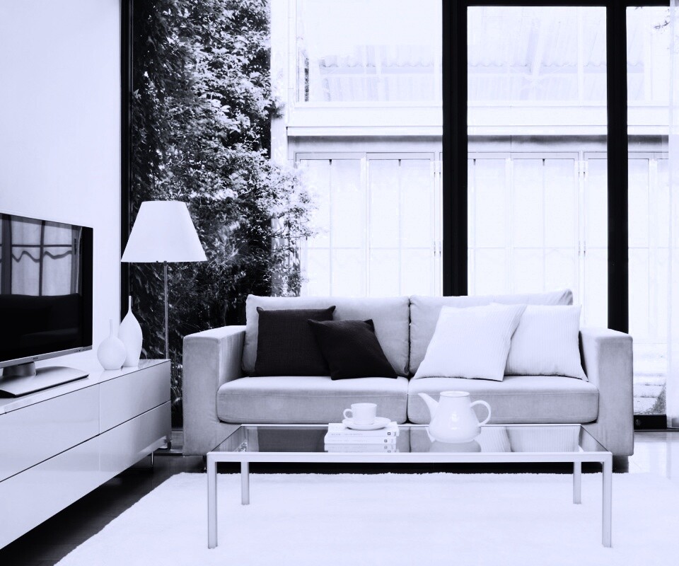 Комната с диваном и телевизором обои