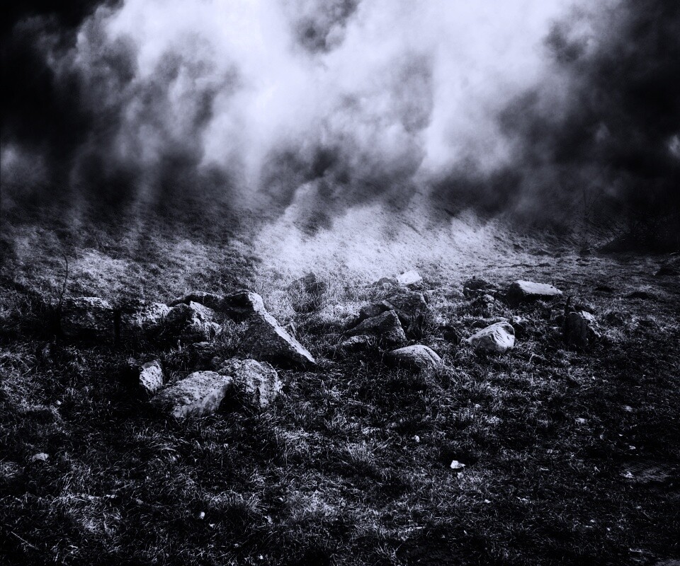 Камни под туманом обои