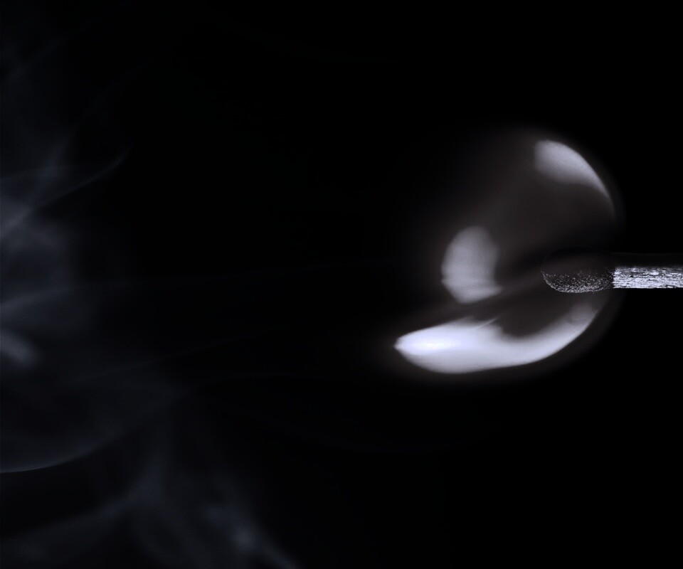 Горящая спичка обои