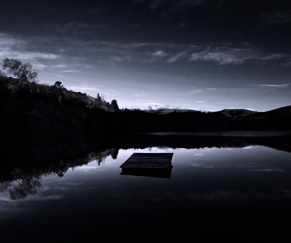 Уединенное озеро обои