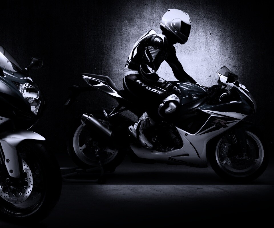 Suzuki и мотоциклист обои