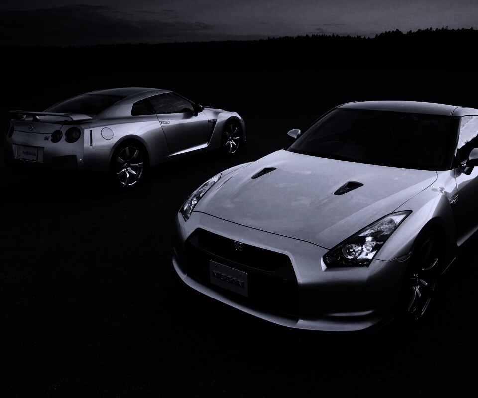 Nissan с двух ракурсов обои