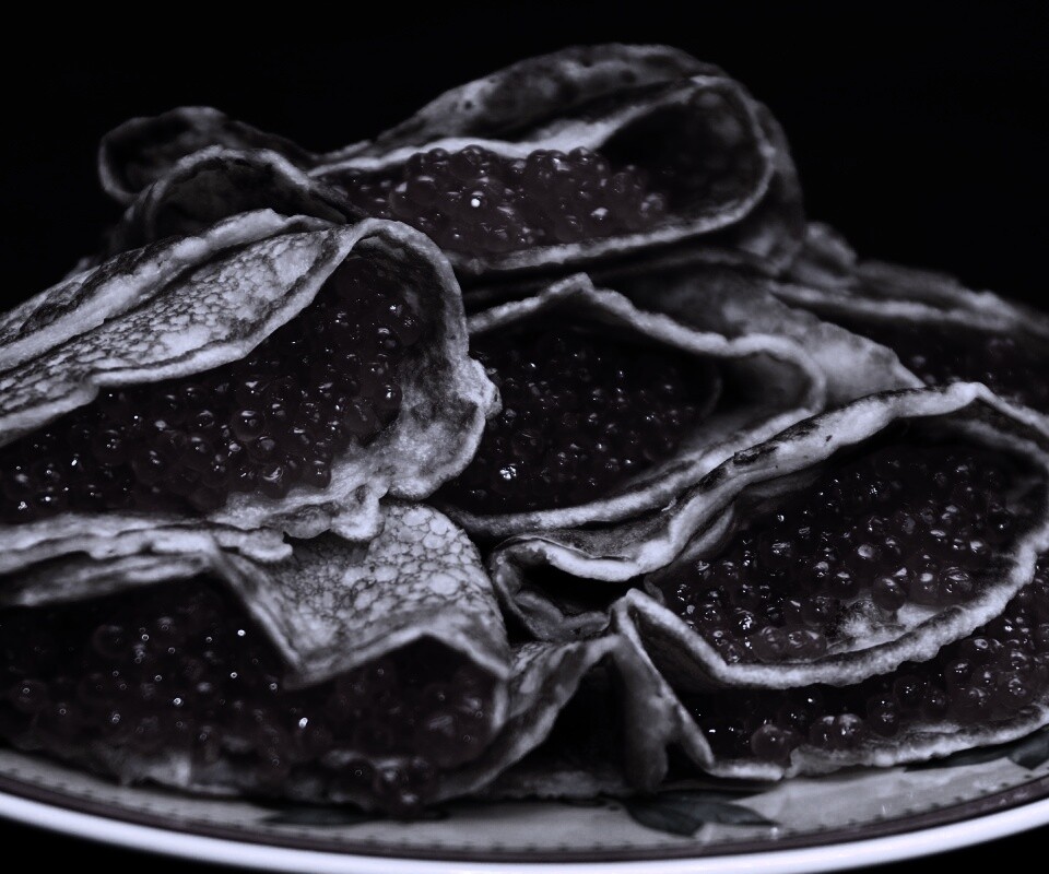 Блины с красной икрой обои