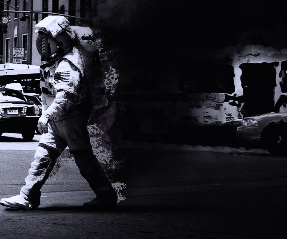 Астронавт в огне обои