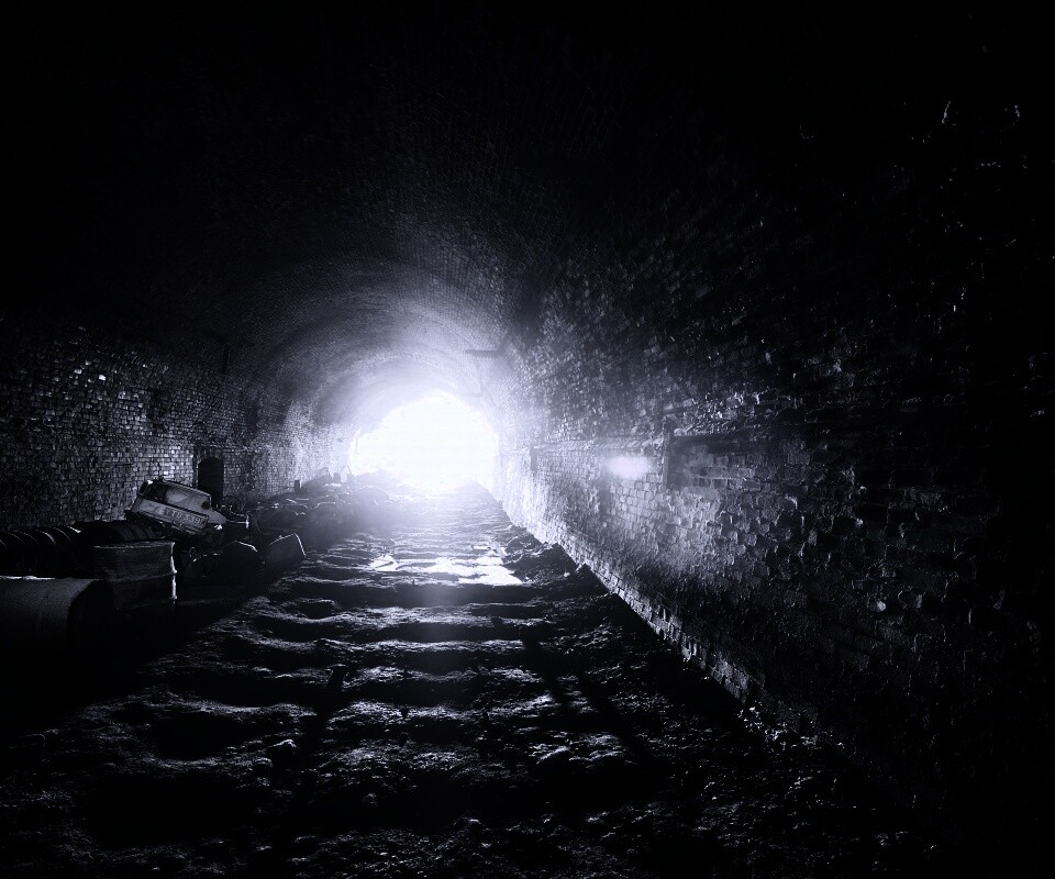 Захламленный тоннель обои