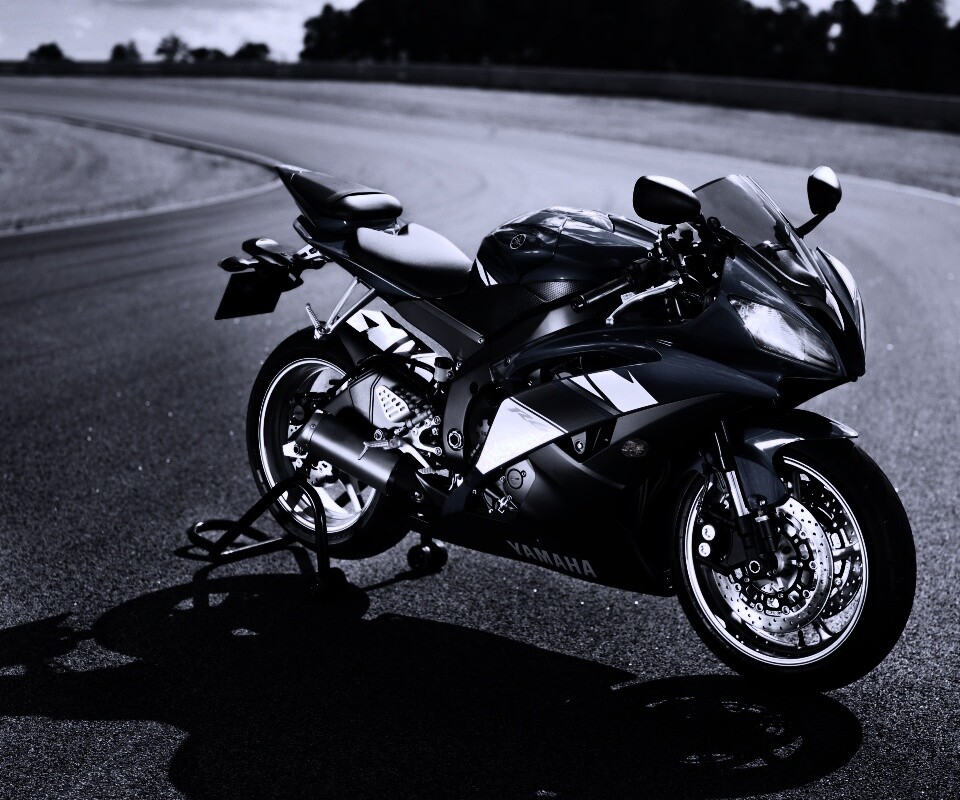 Мотоцикл Ямаха с блокиратором заднего колеса обои