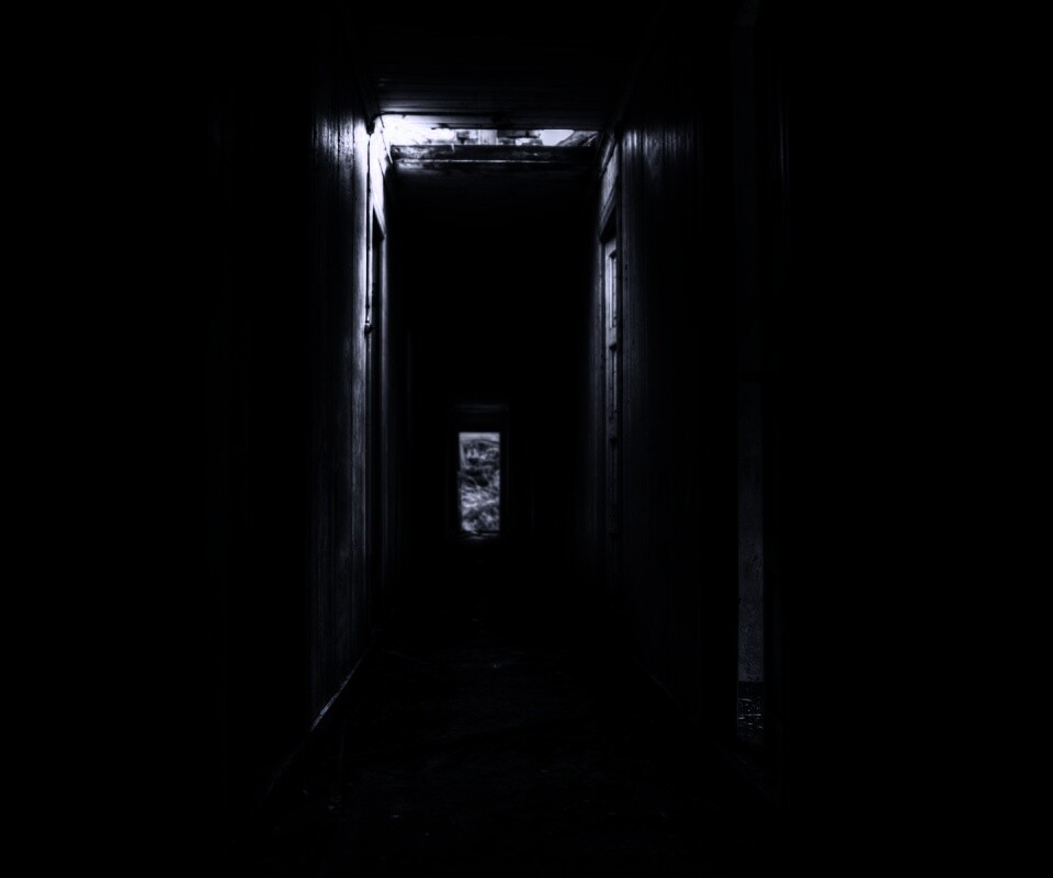 Страшный коридор обои