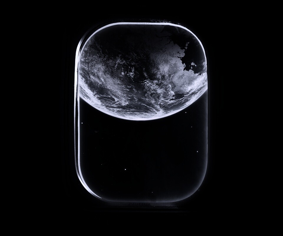 Вид на Землю из иллюминатора космической станции обои