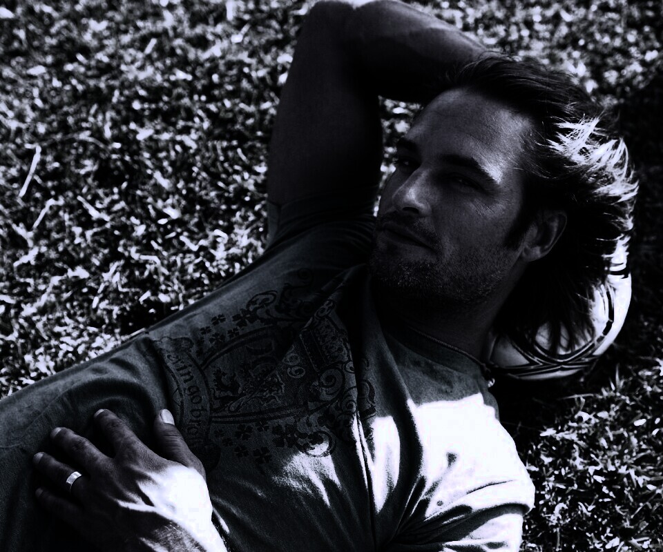 Джош Холлоуэй с мячом обои