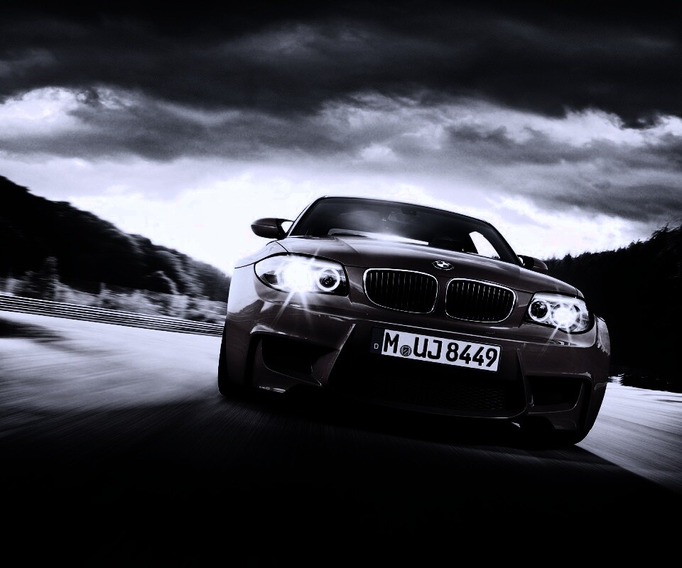 Оранжевый BMW M1 Coupe на треке обои