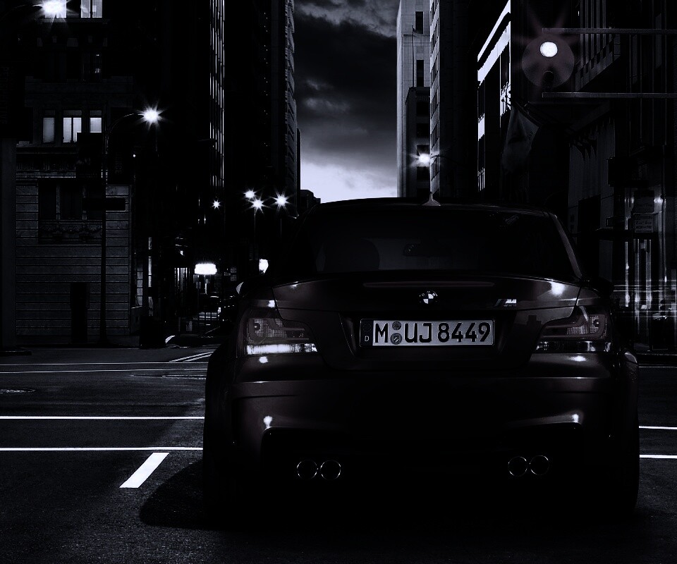 BMW M1 на улицах города обои