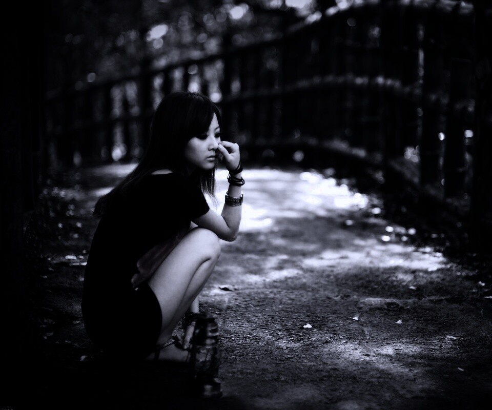 Грустная японская девушка обои