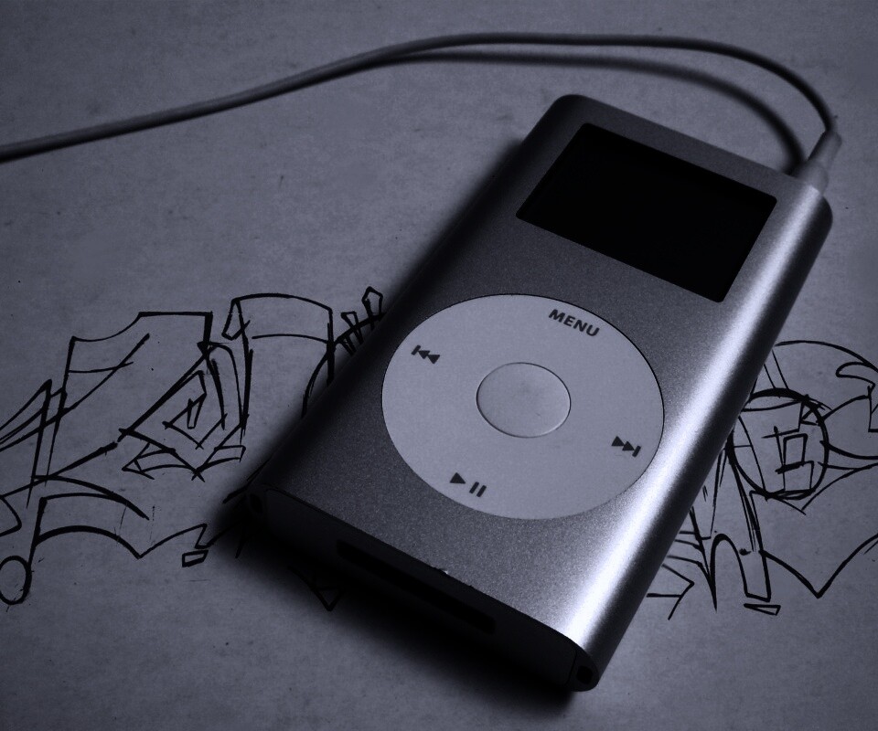 iPod на лиске с граффити обои
