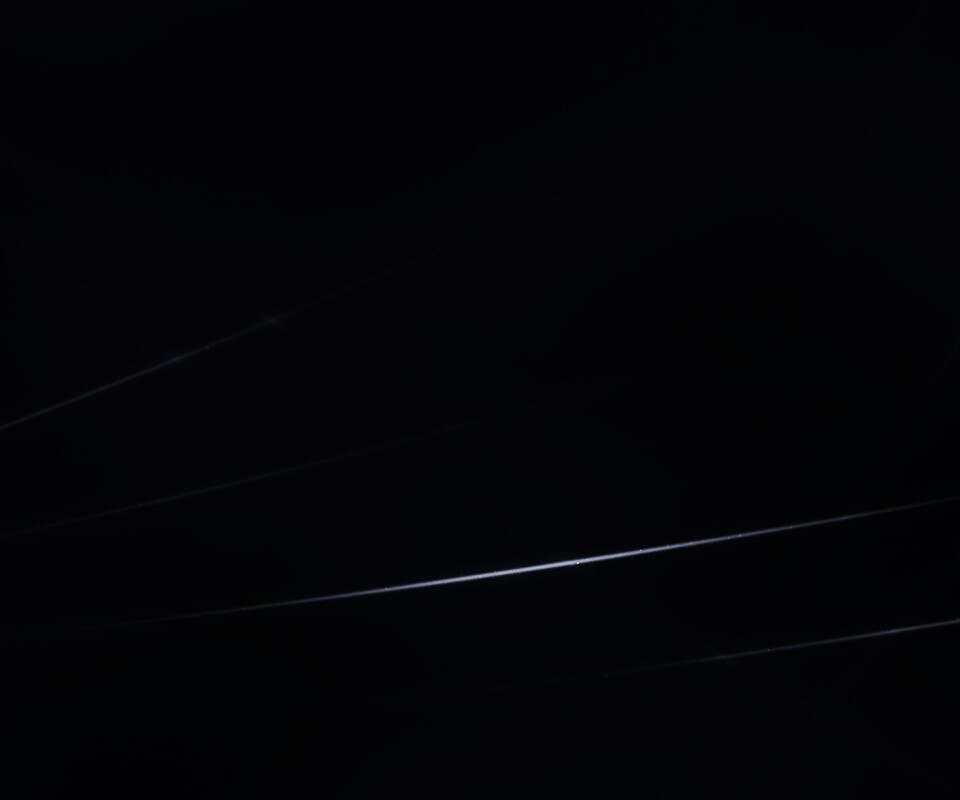 Лучи света на тёмно-синем фоне обои