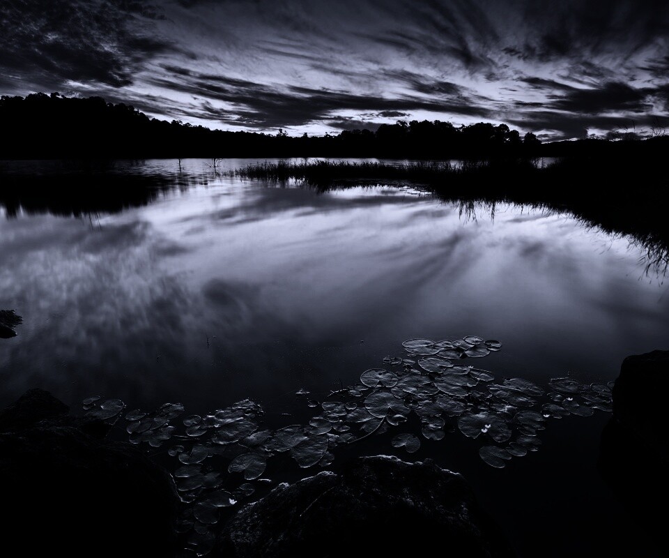 Озеро поздним вечером обои